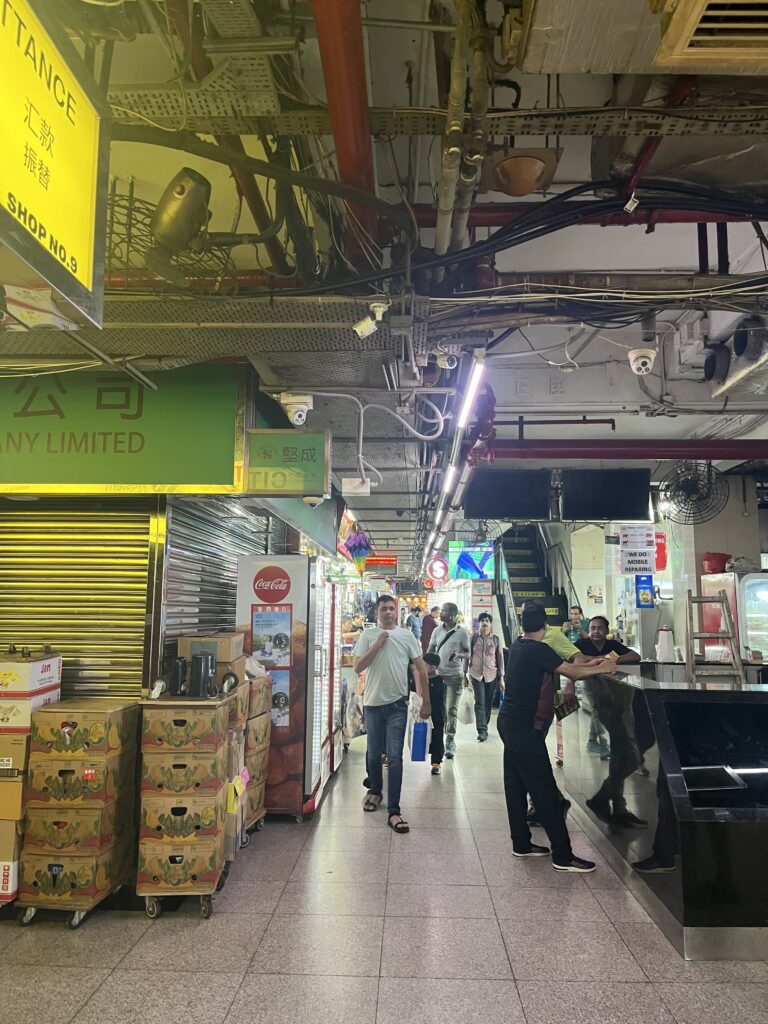 重慶大厦の1階