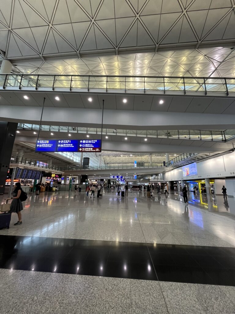 香港国際空港の到着ロビー