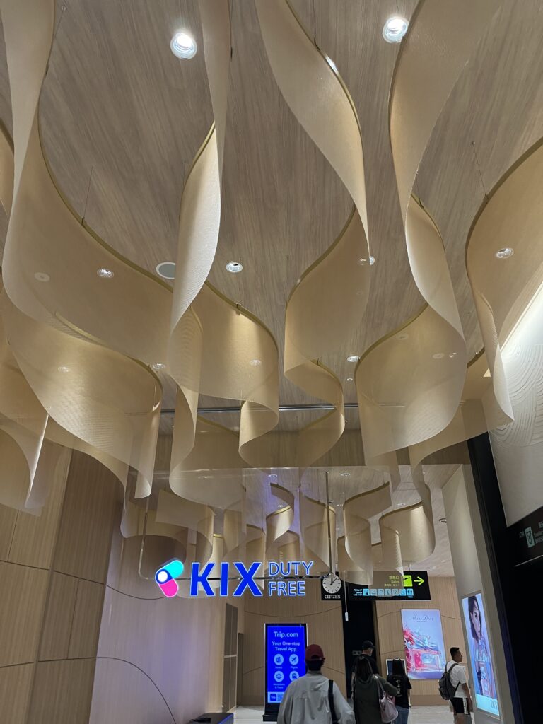 関西国際空港のKIX DUTY FREE免税店エリア